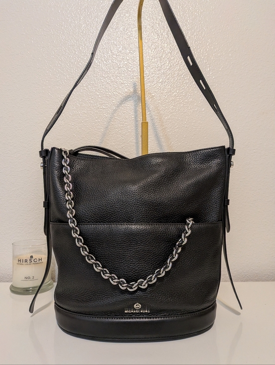 Michael Kors Handbags - Michael Kors Black Chain Leather Bucket Bag EUC